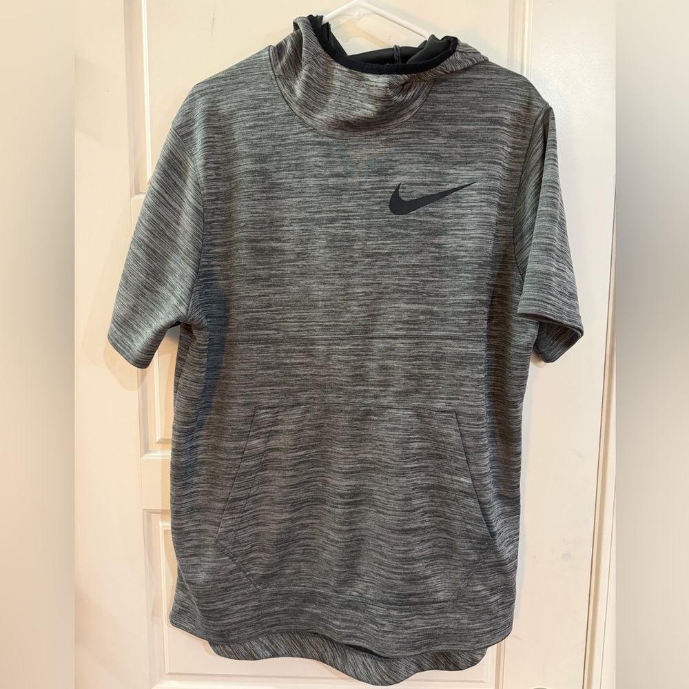 Nike Men's Gray Short Sleeve Basketball Hoodie